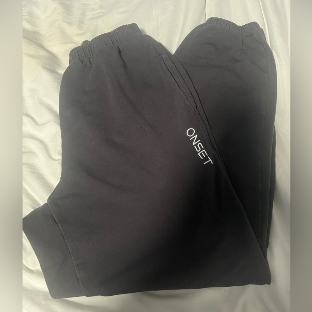 Women’s charcoal grey sweatpants